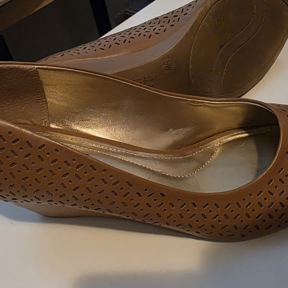 Comfort Plus by Predictions Peep Toe Heels - Black and Brown - Picture 3 of 5
